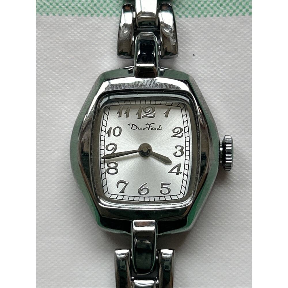Diaofendi Silver Tone Women’s Quartz Watch